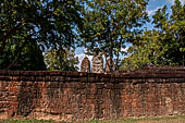 Thailand - Old Sukhothai - Wat Si Sawai. The temple is surrounded by laterite walls. 